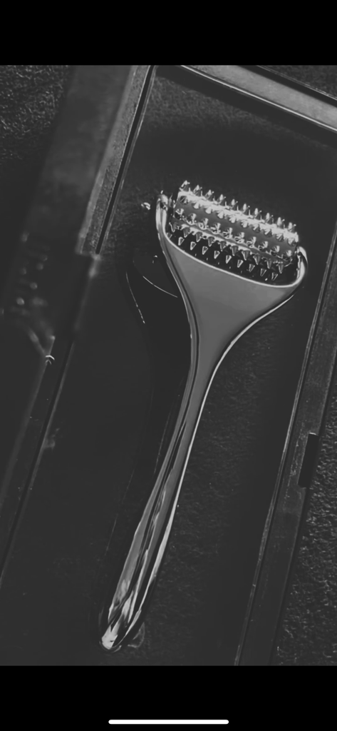 LÛCENT SKIN+SCALP ACUPRESSURE ROLLER